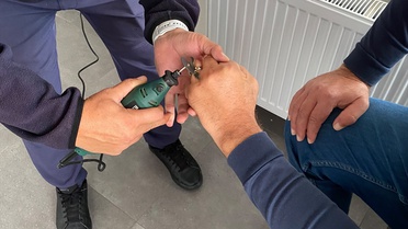 Yalova Çınarcık'ta şişen parmağa sıkışan yüzüğü itfaiye elektrikli aletle kesti