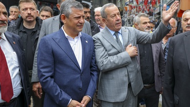 YENİ Parti Genel Başkanı Özel, Rize Pazar'da sel hasarı olan caddede esnafla buluştu