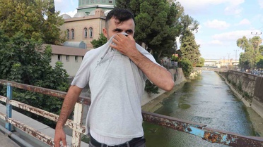 Adana Yüreğir'de kötü koku yayan sulama kanalına esnaf ve vatandaşlar tepki gösterdi