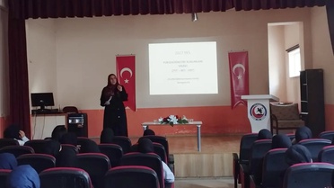 Bayburt Kız Anadolu İmam Hatip Lisesinde 12. sınıflara YKS tercih toplantısı yapıldı
