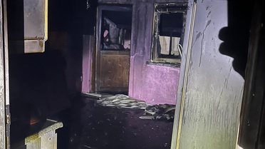 Burdur Gölhisar'da çatı katında çıkan yangın söndürüldü, evde hasar oluştu