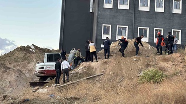 ÇOMÜ yurt inşaatında göçükten çıkarılan 2 işçi hastaneye kaldırıldı