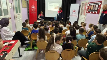 Düzce'de gıda kontrol görevlileri üç okulda öğrencilere israf eğitimi verdi