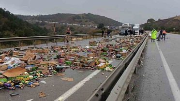 Erzurum Aşkale'de iki günde ikinci kazada TIR yan yattı, sürücü yaralandı