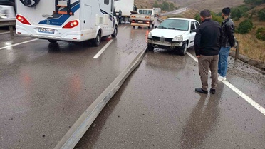 Erzurum Aşkale'de 1 tır, 1 kamyon ve 2 otomobil kazaya karıştı, can kaybı yok