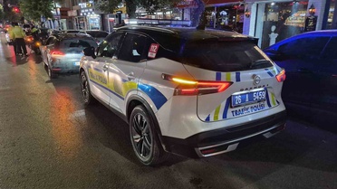 Eskişehir'de abartı egzozlu araç durduruldu, sürücüsü mukavemetten gözaltına alındı
