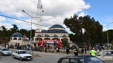 Gördes’te 100 milyon liralık cami ve Kur’an kursu hizmete açıldı