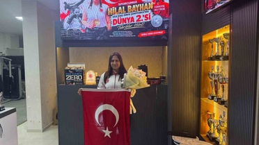 Denizlili milli sporcu Hilal Bayhan, dünya ikinciliğiyle Çardak'ta karşılandı