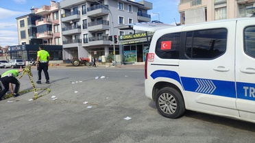 İzmir Ödemiş'te hafif ticari araç yayaya çarptı, yaya ağır yaralandı