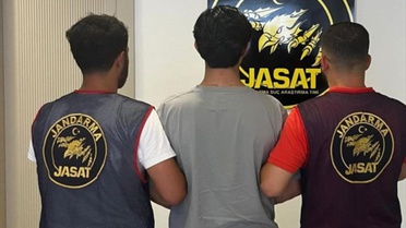 Adana Ceyhan'da 20 yıl 3 ay hapis cezası bulunan firari hükümlü yakalandı