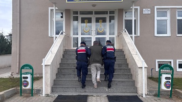 Kırıkkale'de aranan 2 firari hükümlü yakalanarak cezaevine teslim edildi