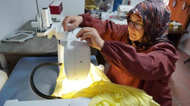 Manisa'da nakış eğitmeni, rüyasındaki dört lafzı 200 binin üzerinde batışla işledi.