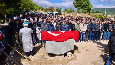 Soma'daki maden göçüğünde yaşamını yitiren işçi İsa Olcay, Gediz'de toprağa verildi
