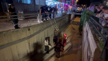 Marmaris'te derede bulunan İrlandalı turist yarım saatlik çalışmayla çıkarıldı
