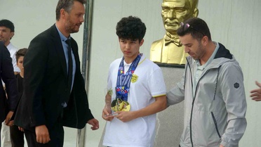 Rüzgar Alp Yalçınkaya Hannover'de 4 altın madalyayla Avrupa şampiyonu oldu