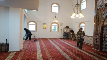 Sinop Ayancık'ta kadınlar imece usulüyle Kovanlık Mahallesi camisini temizledi