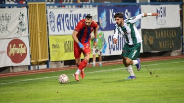 Amasyaspor FK, Karabük İdmanyurdu'nu 83 ve 89'da attığı gollerle 2-1 yendi