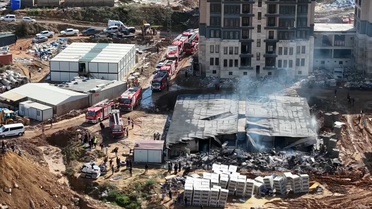 Tuzla'da 32 kişilik işçi konteynerlerinde çıkan yangın itfaiyece söndürüldü