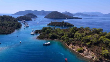 Bakan Kurum, Fethiye'deki deniz süpürgesi görüntülerini Sıfır Atık Mavi için paylaştı