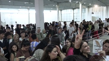 Başak Demirtaş, Diyarbakır Kitap Fuarı'nda Selahattin'in kitaplarını imzaladı