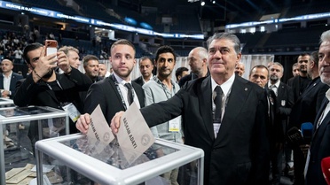 Beşiktaş'ta Serdal Adalı yeniden başkanlığa seçildi