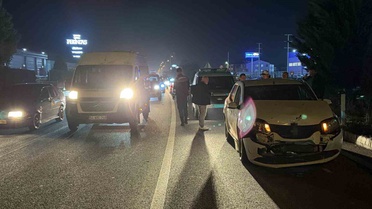 Düzce'de D-100'deki Taşköprü kavşağında iki otomobil çarpıştı, 2 kişi yaralandı