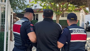 İzmir Güzelbahçe'de jandarma, 10 yıl 10 ay hapis cezası olan hükümlüyü yakaladı