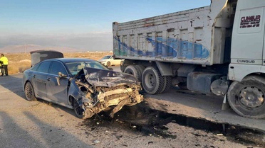 Konya Karapınar'da kamyonla çarpışan otomobildeki 1 kişi yaralandı