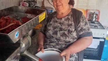 Yağmurca'daki kadınlara salça makinesi desteği Uzunköprü Kaymakamlığı SYDV'den geldi