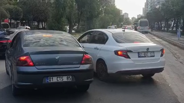 Turgut Özal Bulvarı'nda yol verme tartışması: 180 bin liralık ceza sürücüleri araçta tuttu