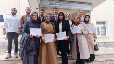 Bolvadin'de e-Twinning projeleriyle Ulusal Kalite Etiketi alan öğretmenler belge aldı