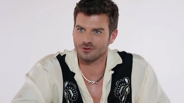 Emre Kınay'dan Kıvanç Tatlıtuğ'a övgü: Yakışıklı ama mesele o değil