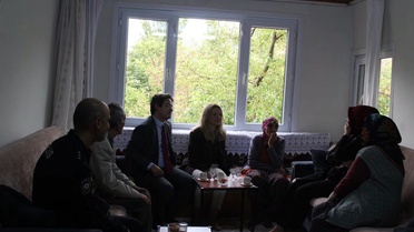 Kemaliye Kaymakamı Arıkan, Yaşlılar Haftası'nda yaşlı vatandaşları ziyaret etti