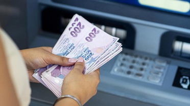Hesabında 100 lira vardı! ATM'nin açığını bulunca milyoner oldu