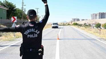 Karaman'da 3 bin 358 kişinin GBT'si sorgulandı, aranan 22 kişiden 13'ü tutuklandı