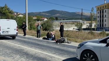 Kütahya Tavşanlı'da otomobil ile motosiklet çarpıştı, sürücü öldü, 2 kişi yaralandı