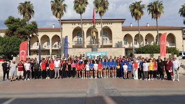 Mersin'de Amatör Spor Haftası, Atatürk Anıtı'na çelenk sunumuyla başladı