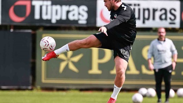 Beşiktaş, Kocaelispor hazırlığını BJK Nevzat Demir'de çift kale maçla sürdürdü