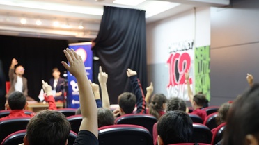 Doç. Dr. Okan Bilgin, öğrencilere akran zorbalığı ve dijital şiddeti anlattı