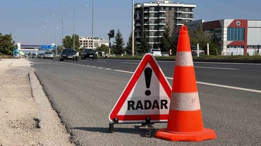 Bolu D-100'de 70 kilometre hız sınırını aşanlara 2 bin ila 30 bin lira ceza kesiliyor