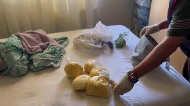 İskenderun'da yatağın altında 4 bin 500 gram kannabinoid bulundu, 4 kişi tutuklandı