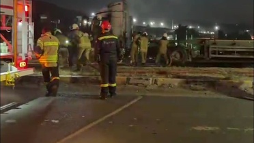 İzmir Aliağa'da tırın kupa bölümündeki yangın söndürüldü, araçta maddi hasar oluştu
