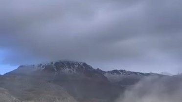 Kahramanmaraş'ta Berit Dağı'nın zirvesi mevsimin ilk karıyla beyazladı