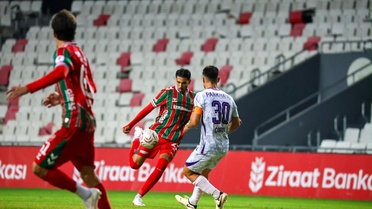 Evinde yenik duruma düşen Karşıyaka, 1923 Afyonkarahisarspor'u 3-1 yenip tur atladı