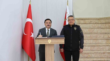 Kayseri Valisi Çiçek, İl Emniyet Müdürü Ergen'e hayırlı olsun ziyaretinde bulundu