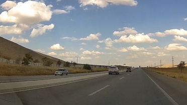 Konya-Aksaray yolu 60. kilometresinde ters yöndeki otomobil, SUV'la kafa kafaya geldi