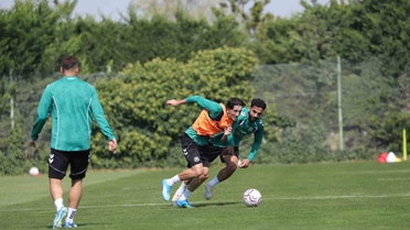 Konyaspor, Başakşehir mesaisini sürdürdü; Enis Destan takımdan ayrı çalıştı