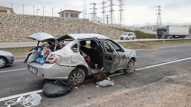 Nevşehir-Aksaray kara yolunda devrilen iki otomobilde 7 kişi yaralandı