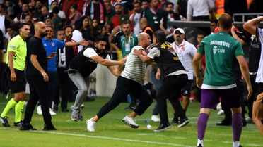 Karşıyaka'ya Gültekin destek verdi, PFDK Basatemür'e 6, Özcan'a 2 maç ceza kesti
