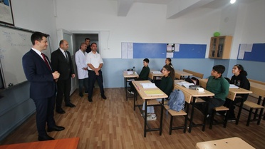 Amasya Taşova'da Kaymakam Bayram, Alpaslan Ortaokulu'nda öğrencilerle sohbet etti